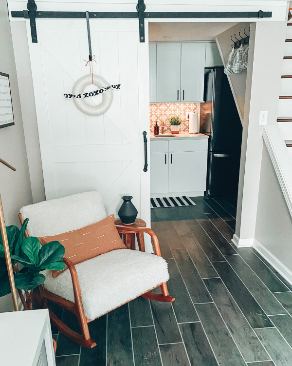 Simple DIY yarn wreath hanging on barn door