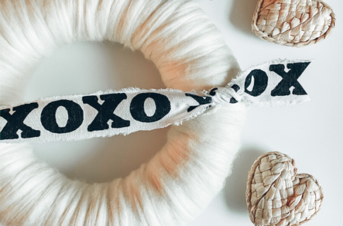 DIY Yarn wreath for Valentine's Day