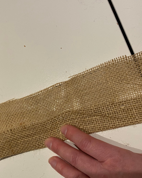 how to make the burlap rose without frayed edges