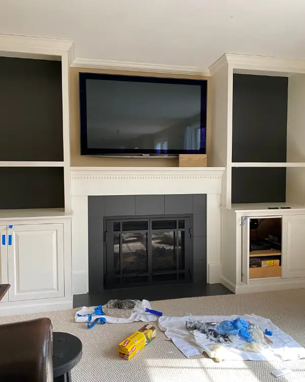 Painted the tiles and behind the shelves black (SW iron ore)