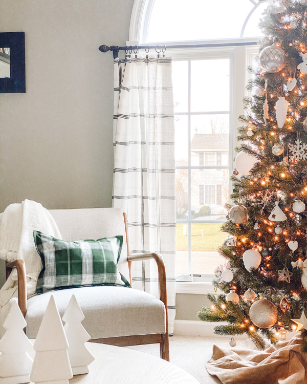 This pillow is the perfect Christmas decor!