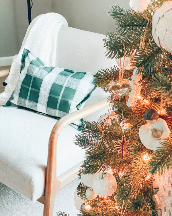 The pillow is perfect for Christmas!