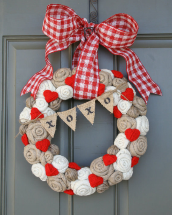 Valentine wreath featuring the diy banner