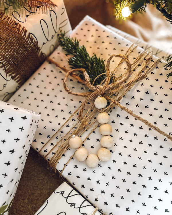 DIY beaded letter gift tag "J"