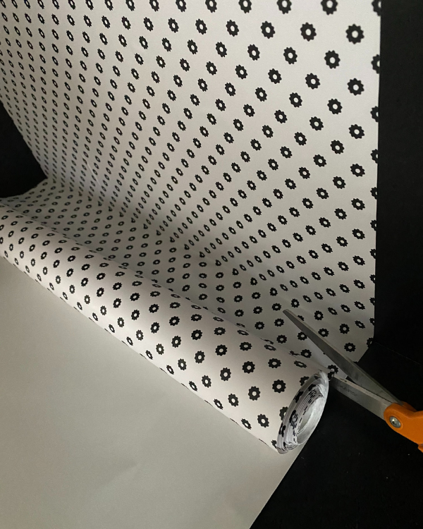 Trimming the wallpaper