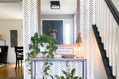 The entryway withiut a doorbell chime