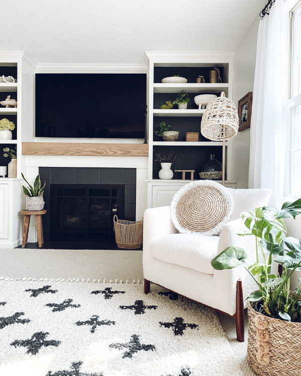 The DIY no sew round throw pillow is so cute on this chair!