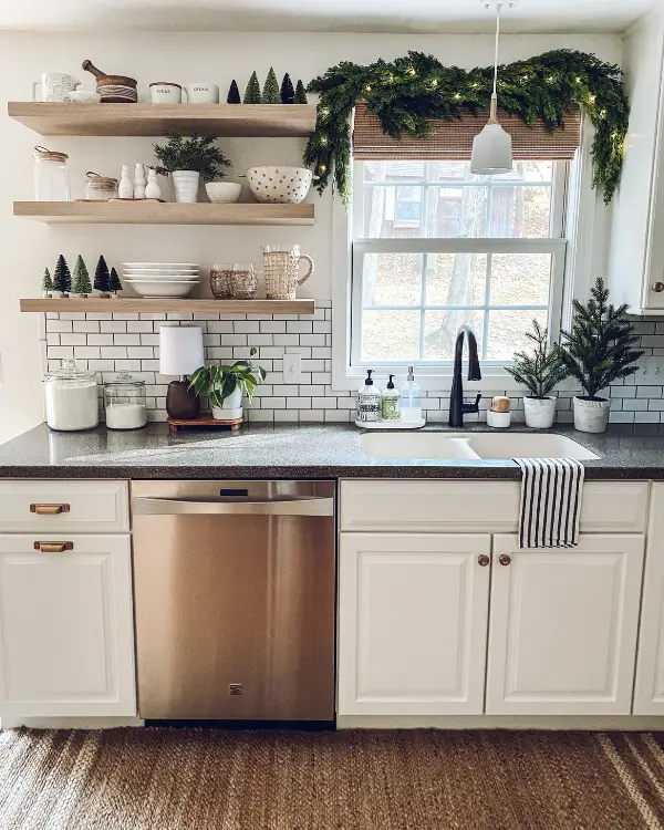 7 Simple Ways to Decorate the Kitchen for Christmas