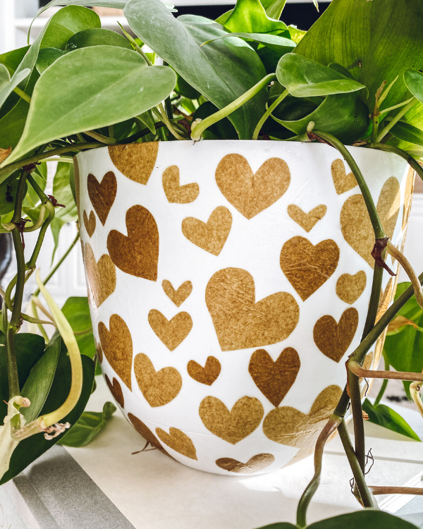 After you decoupage with napkins, the planter looks like this.