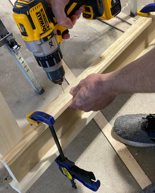 Screwing the window trim together