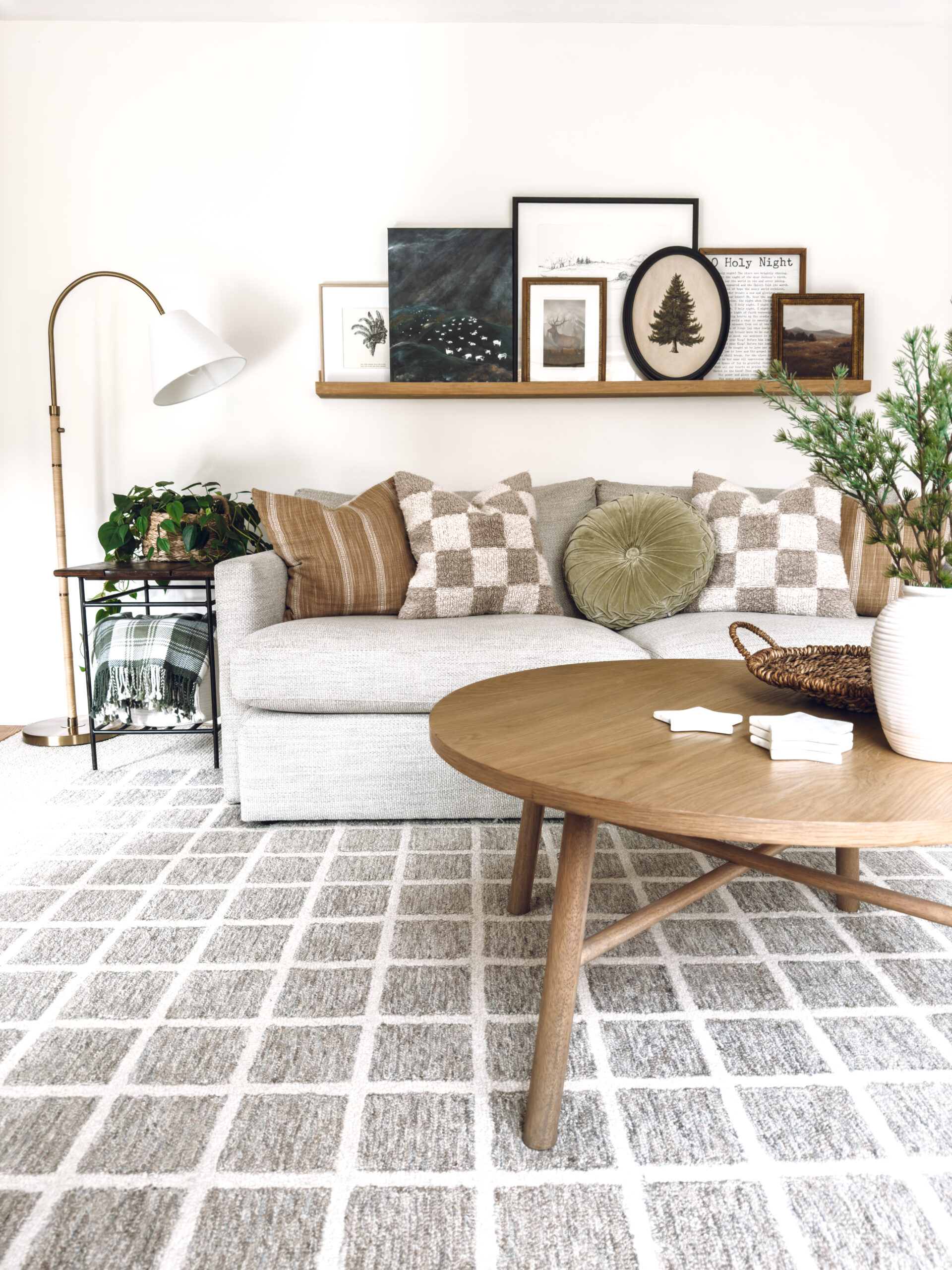 How to Decorate an Art Ledge for Christmas