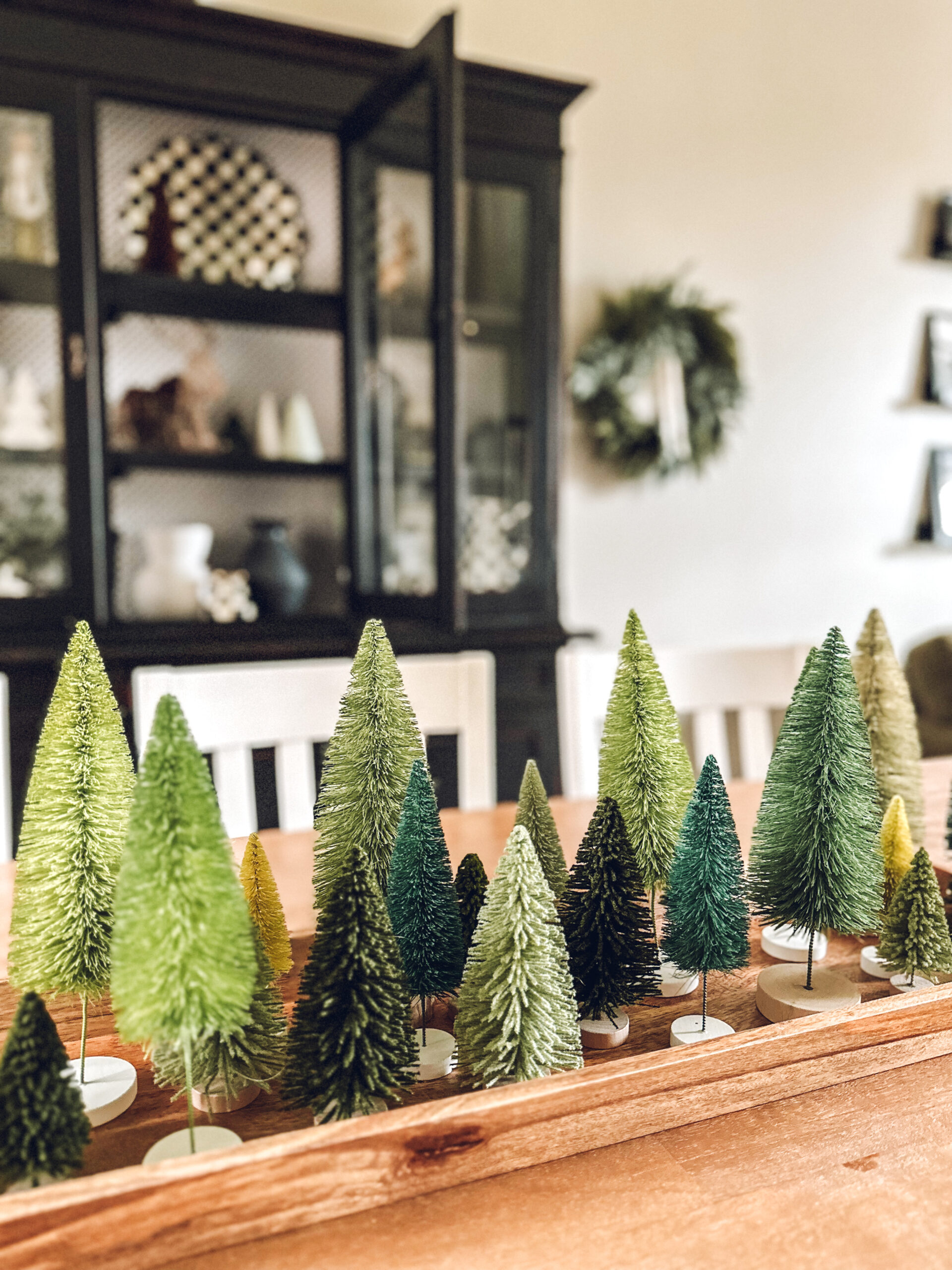 How to Make Christmas Centerpieces Using a Large Tray